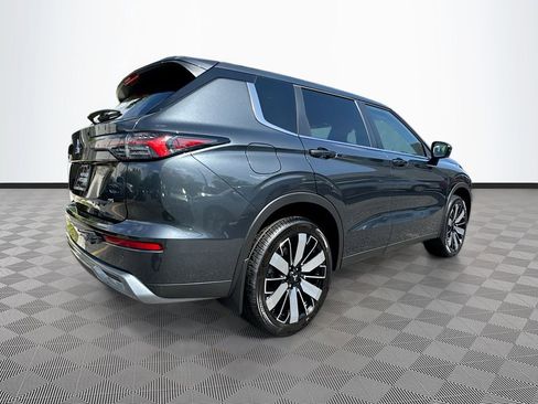 Used 2025 Mitsubishi Outlander SE FWD image 6