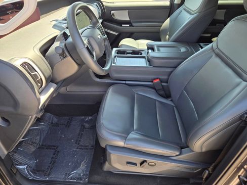 Used 2025 Ford Expedition Active AWD/4WD image 16