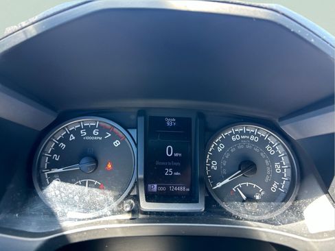 Used 2020 Toyota Tacoma TRD Off-Road AWD/4WD image 27