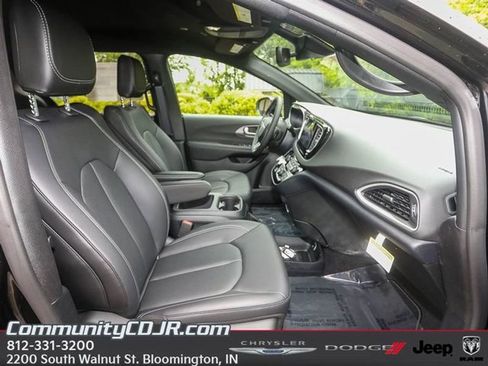 New 2025 Chrysler Voyager LX FWD image 18