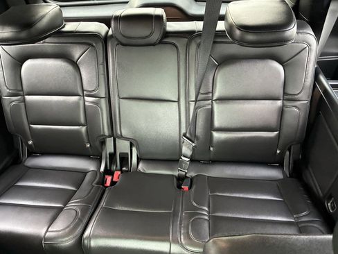 Used 2018 Lincoln Navigator Select image 26