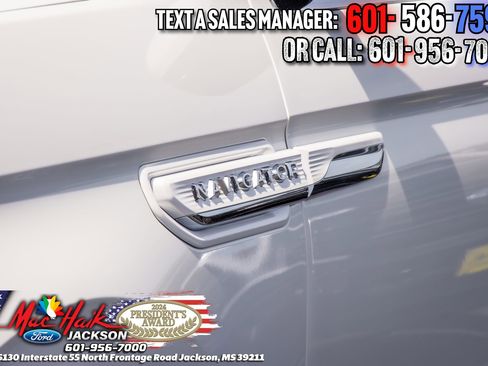 Used 2024 Lincoln Navigator Reserve AWD/4WD image 4