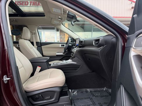 Used 2023 Ford Explorer XLT w/ Equipment Group 202A AWD/4WD image 27