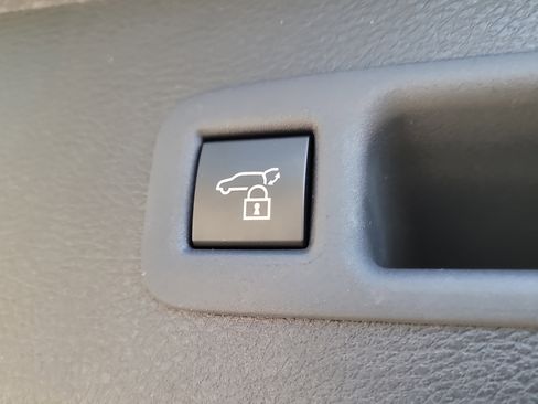 Used 2025 Toyota Sienna Limited image 12