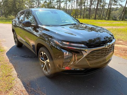 New 2026 Chevrolet Trax RS w/ Driver Confidence Package FWD image 7