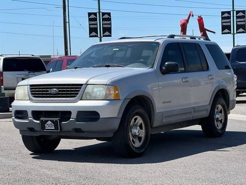 Used 2002 Ford Explorer XLT AWD/4WD image 3