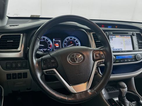 Used 2017 Toyota Highlander Limited Platinum FWD image 18