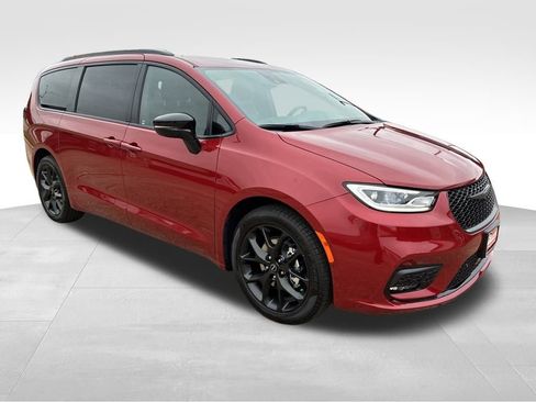 New 2026 Chrysler Pacifica Select w/ S Appearance Package image 8