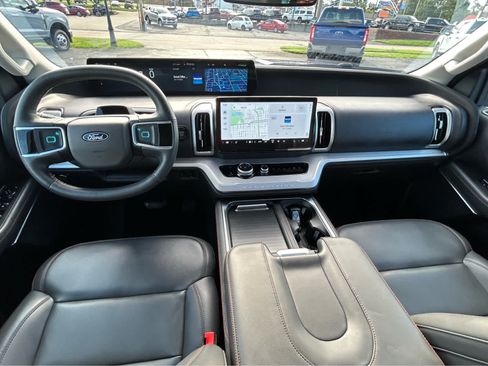 Used 2025 Ford Expedition Active AWD/4WD image 22