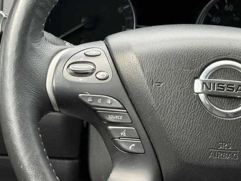 Used 2018 Nissan Pathfinder SL w/ Midnight Edition Package FWD image 15