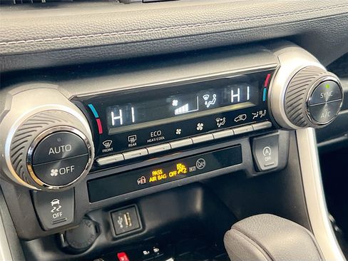 Used 2025 Toyota RAV4 XLE image 11