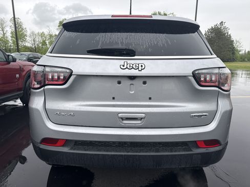 Used 2023 Jeep Compass Latitude AWD/4WD image 7