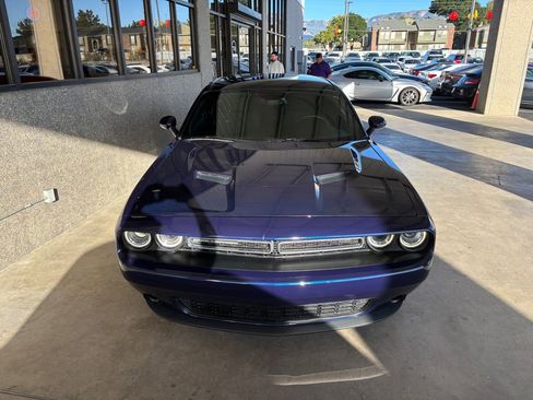 Used 2015 Dodge Challenger SXT image 36