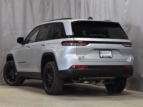 New 2025 Jeep Grand Cherokee Altitude image 2