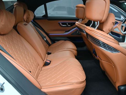 Used 2022 Mercedes-Benz S 580 4MATIC Sedan w/ AMG Line Package image 26