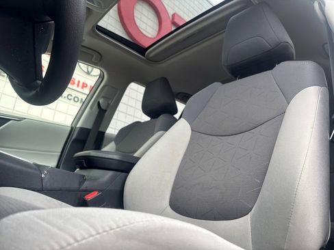 Used 2025 Toyota RAV4 XLE w/ Convenience Package image 9