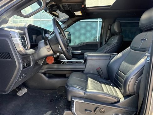 Certified 2025 Ford F450 Platinum w/ FX4 Off-Road Package AWD/4WD image 9
