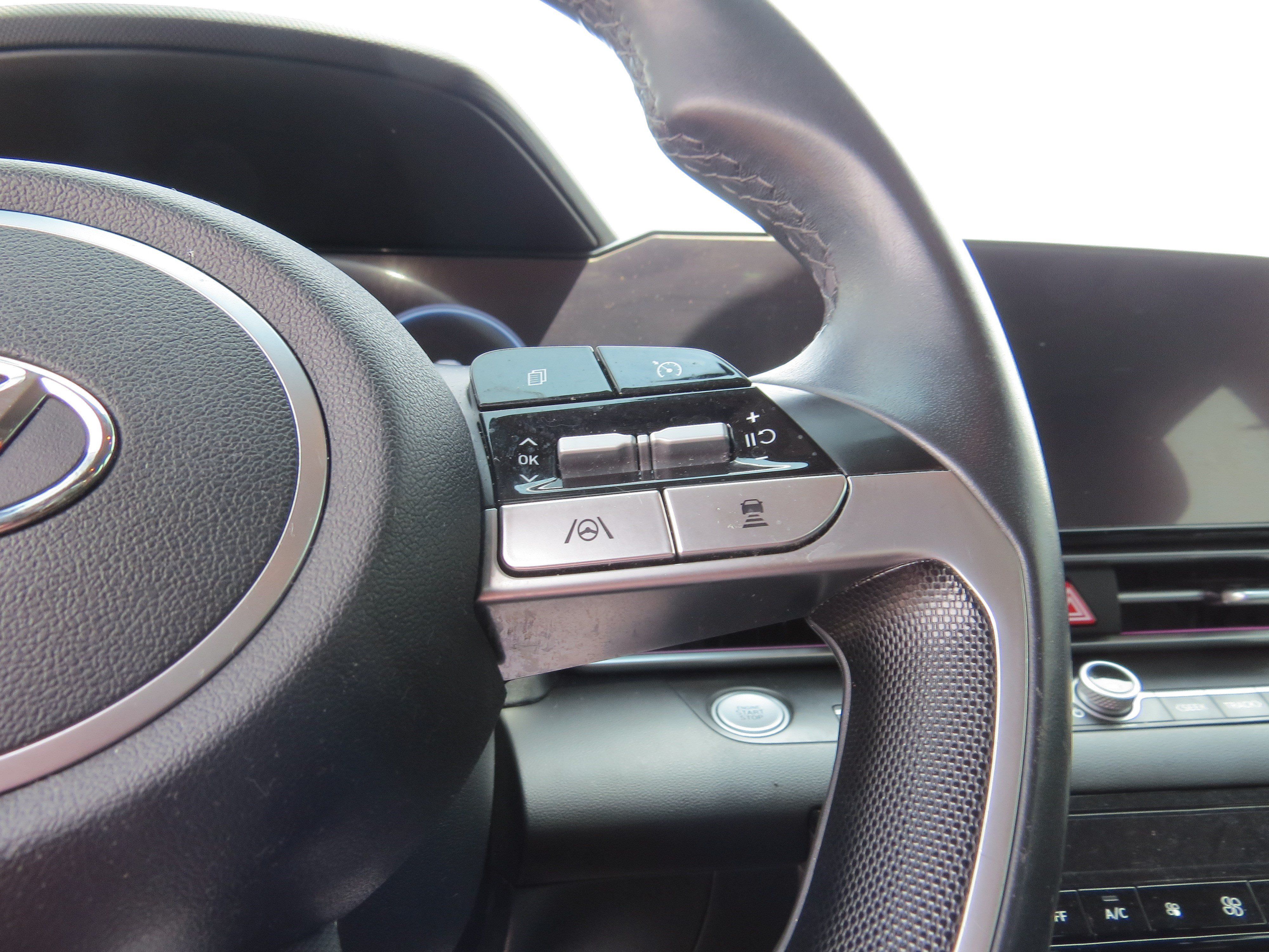 Used 2023 Hyundai Elantra Limited FWD image 18
