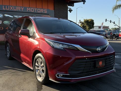 Used 2022 Toyota Sienna XLE FWD image 16