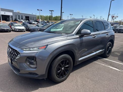 Used 2019 Hyundai Santa Fe SE FWD image 2