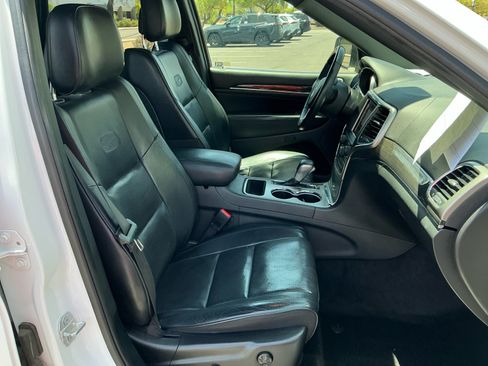 Used 2018 Jeep Grand Cherokee Overland RWD image 19