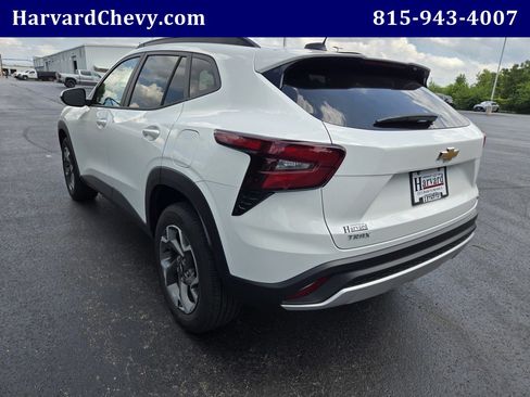 Certified 2025 Chevrolet Trax LT FWD image 6