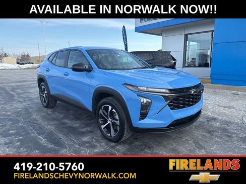 Certified 2024 Chevrolet Trax RS image 1