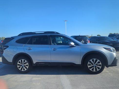 Used 2021 Subaru Outback Premium image 4