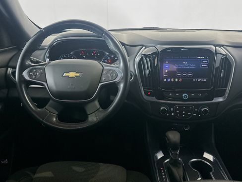 Used 2022 Chevrolet Traverse LT image 18