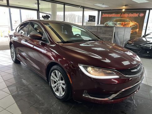 Used 2015 Chrysler 200 Limited w/ Convenience Group image 4