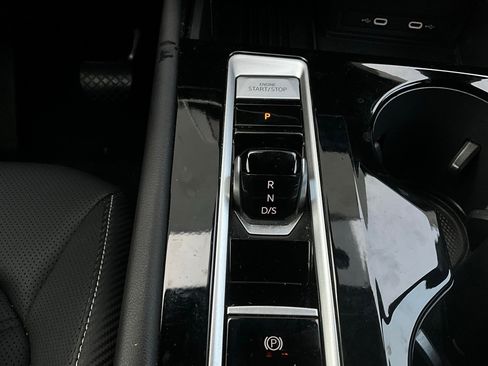 Used 2025 Volkswagen Atlas Cross Sport SE image 24