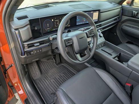 Used 2025 Hyundai Santa Fe Calligraphy AWD/4WD image 14
