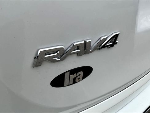 Used 2016 Toyota RAV4 Limited image 9