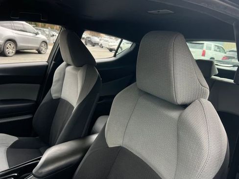 Used 2019 Toyota C-HR XLE image 14