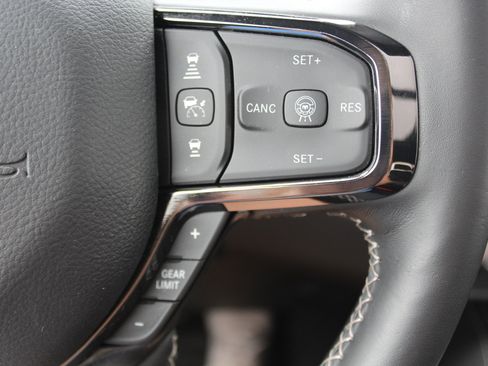 Used 2025 RAM 1500 Limited AWD/4WD image 11