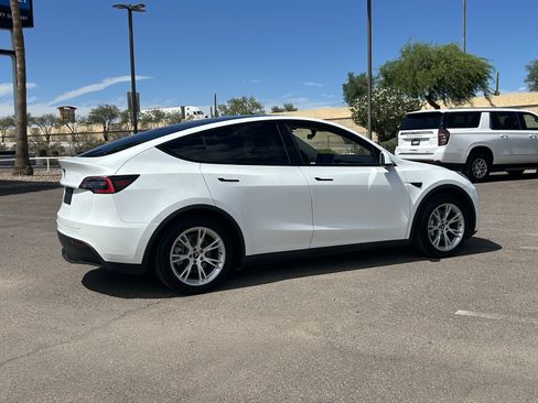 Used 2021 Tesla Model Y 2WD image 5