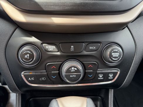 Used 2017 Jeep Cherokee Limited FWD image 16