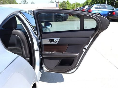 Used 2012 Jaguar XF image 35