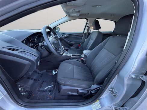 Used 2015 Ford Focus SE image 2