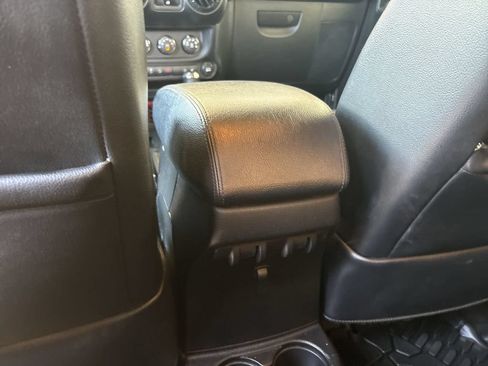 Used 2017 Jeep Wrangler Unlimited Rubicon AWD/4WD image 20