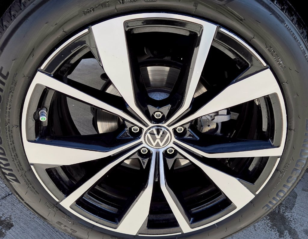 Certified 2025 Volkswagen Atlas SEL Premium R-Line AWD/4WD image 10