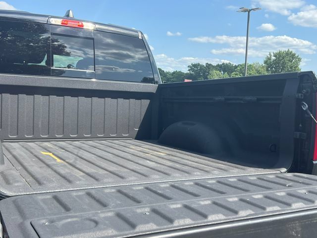 Used 2025 RAM 1500 Laramie w/ Sport Appearance Package AWD/4WD image 8