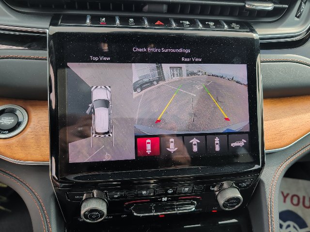 Used 2022 Jeep Grand Cherokee Summit AWD/4WD image 23