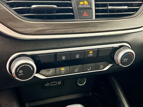 Used 2024 Nissan Altima 2.5 SV image 27