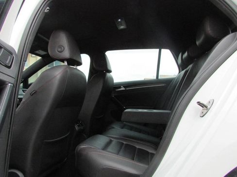 Used 2015 Volkswagen Golf 4-Door FWD image 22