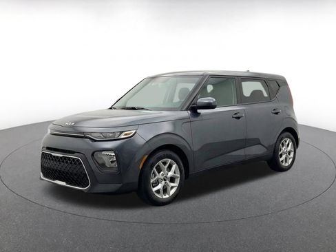 Used 2025 Kia Soul LX w/ LX Technology Package FWD image 3