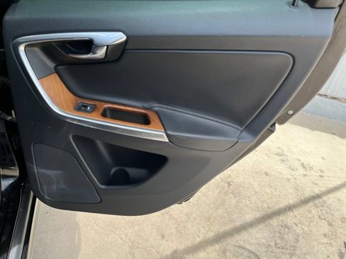 Used 2016 Volvo XC60 T5 Premier w/ Proximity Package FWD image 15