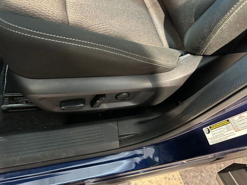 Used 2025 Nissan Rogue SV FWD image 22
