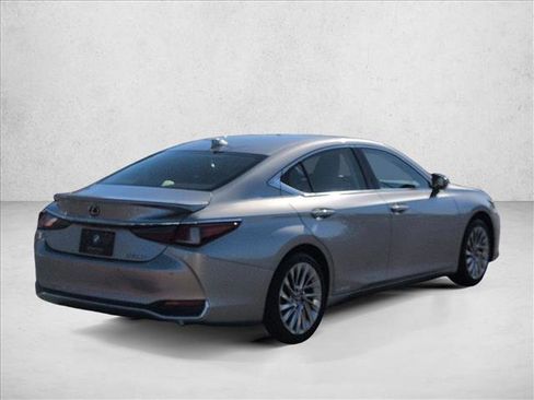 Used 2019 Lexus ES 300h ES 300h Luxury w/ Accessory Package 2 image 5