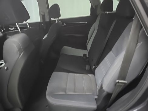 Used 2018 Kia Sorento AWD image 12